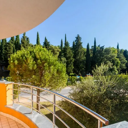 Marina Lebic 411 דירה בפורטורוז